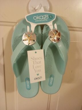NWT OKA B Sand Dollar Flip Flop Sandals